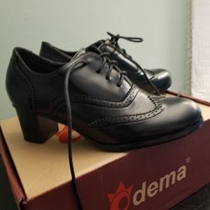 Black lace up heeled oxfords, by Odema, size 8
